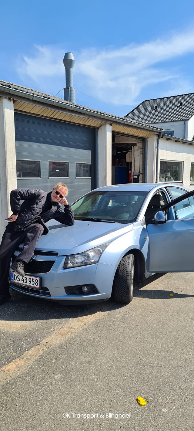 Kunde henter sin bil hos Spotcars